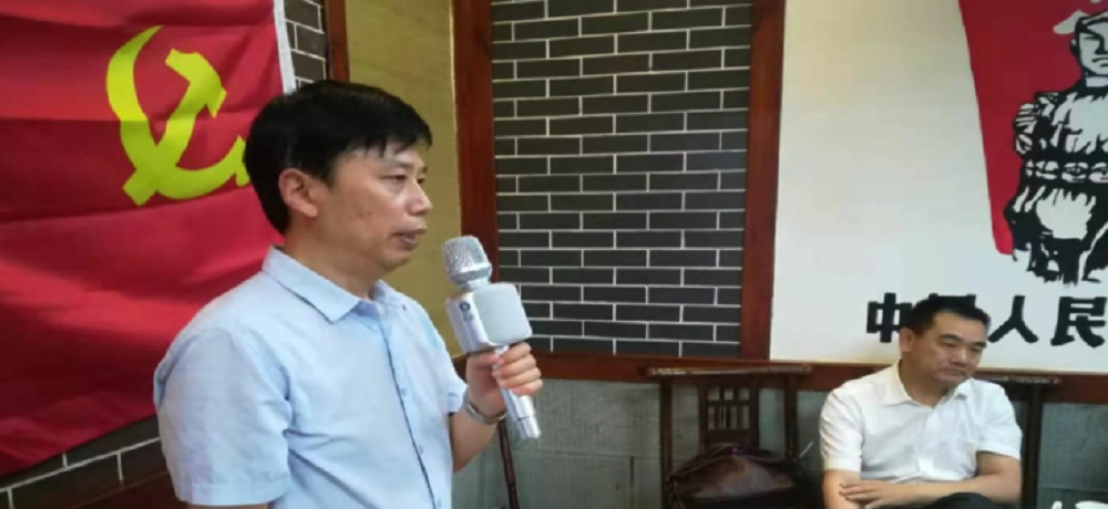 我校举行“光荣在党50年”纪念章颁发表彰仪式 z113.png