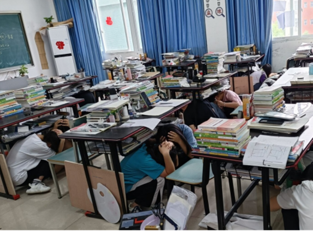 四川省蚕丝学校地震应急演练简报165.png